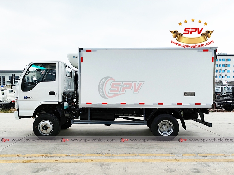 4 Tons Refrigerator Truck ISUZU - Left Side View